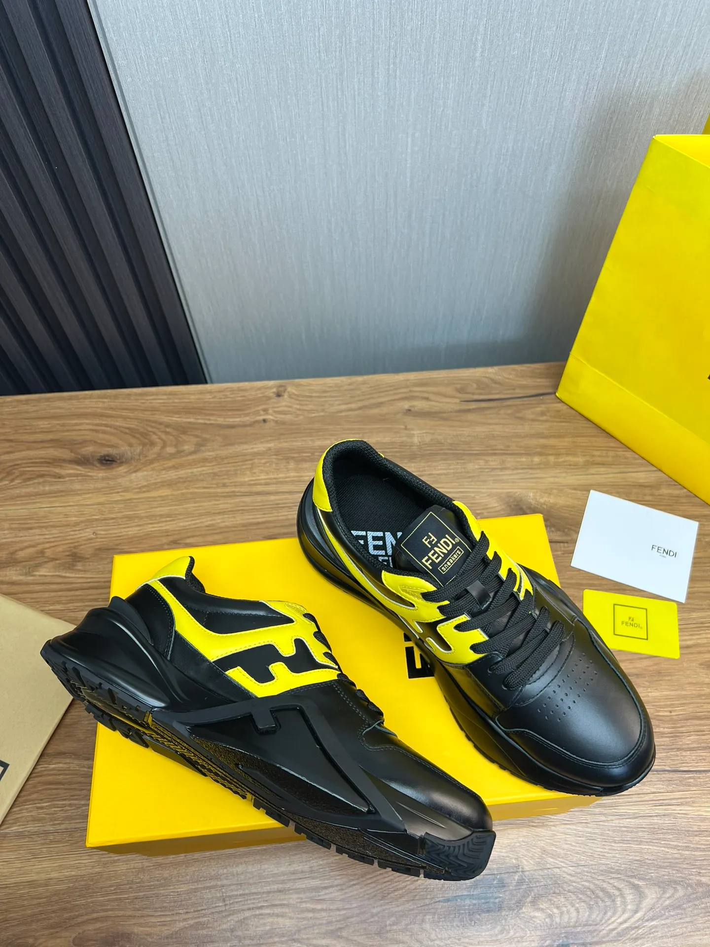 Men's shoes 💰520💰 Fendi [Fendi] hot style is on the market 🔥Fashionable casual men's shoes 🔱 Made of original cowhide + breathable mesh lining + sheepskin feet, perfect shape, top quality, you deserve it 🔜Original outsole, ultra-light, non-slip and wear-resistant 👣 Standard size 38-44 (customized in 45)